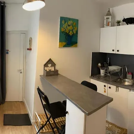 Апартаменты Ravissant Studio Cosy Et Paisible - 10mc Рюэй-Мальмезон